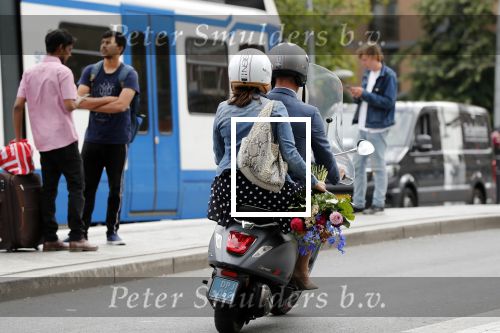 Amsterdam 1 juli 2019
Astrid Joosten met haar nieuwe vriend Rob Peters . Ze vertrokken van het delamar theater (johan Kaartprijs) met hun vespa scooter richting huis.