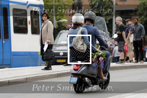 Amsterdam 1 juli 2019
Astrid Joosten met haar nieuwe vriend Rob Peters . Ze vertrokken van het delamar theater (johan Kaartprijs) met hun vespa scooter richting huis.