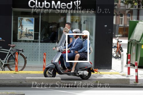 Amsterdam 1 juli 2019
Astrid Joosten met haar nieuwe vriend Rob Peters . Ze vertrokken van het delamar theater (johan Kaartprijs) met hun vespa scooter richting huis.