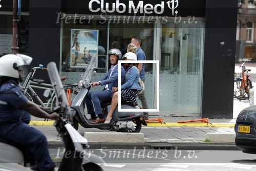 Amsterdam 1 juli 2019
Astrid Joosten met haar nieuwe vriend Rob Peters . Ze vertrokken van het delamar theater (johan Kaartprijs) met hun vespa scooter richting huis.