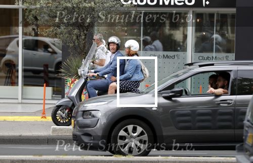 Amsterdam 1 juli 2019
Astrid Joosten met haar nieuwe vriend Rob Peters . Ze vertrokken van het delamar theater (johan Kaartprijs) met hun vespa scooter richting huis.