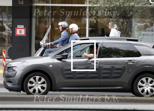 Amsterdam 1 juli 2019
Astrid Joosten met haar nieuwe vriend Rob Peters . Ze vertrokken van het delamar theater (johan Kaartprijs) met hun vespa scooter richting huis.