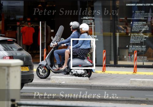 Amsterdam 1 juli 2019
Astrid Joosten met haar nieuwe vriend Rob Peters . Ze vertrokken van het delamar theater (johan Kaartprijs) met hun vespa scooter richting huis.