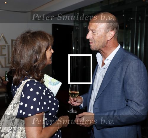 Amsterdam 1 juli 2019
Astrid Joosten met haar nieuwe vriend Rob Peters . Ze vertrokken van het delamar theater (johan Kaartprijs) met hun vespa scooter richting huis.