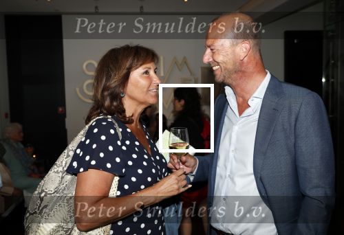 Amsterdam 1 juli 2019
Astrid Joosten met haar nieuwe vriend Rob Peters . Ze vertrokken van het delamar theater (johan Kaartprijs) met hun vespa scooter richting huis.
