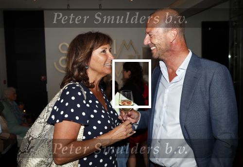 Amsterdam 1 juli 2019
Astrid Joosten met haar nieuwe vriend Rob Peters . Ze vertrokken van het delamar theater (johan Kaartprijs) met hun vespa scooter richting huis.