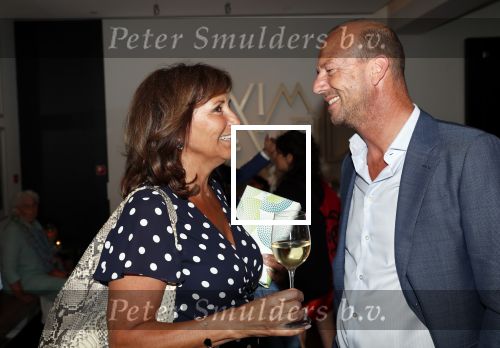Amsterdam 1 juli 2019
Astrid Joosten met haar nieuwe vriend Rob Peters . Ze vertrokken van het delamar theater (johan Kaartprijs) met hun vespa scooter richting huis.
