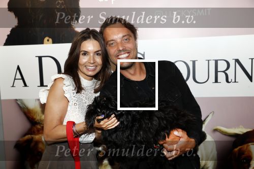 Amsterdam 12 juni 2019
Premiere a dogs Journey by Lucky Smit.
Bas Smit Anouk Smulders en Rosanna Kluivert zijn aanwezig met hun honden.