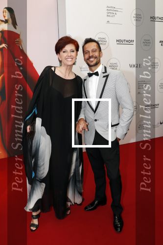 Amsterdam 29 juni 2019
Premiere young patrons circle in de stopera. Chazia Mourali met een kennis