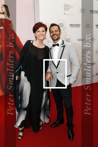 Amsterdam 29 juni 2019
Premiere young patrons circle in de stopera. Chazia Mourali met een kennis