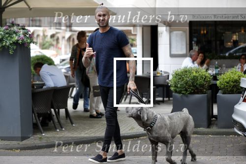 Amsterdam 27 juni 2019
Dave Roelvink met zijn auto ( Dave heeft zijn rijbewijs terug) en hond op de cornelis schuytstraat.