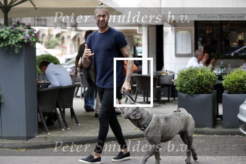 Amsterdam 27 juni 2019
Dave Roelvink met zijn auto ( Dave heeft zijn rijbewijs terug) en hond op de cornelis schuytstraat.