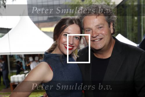 Amsterdam 12 juni 2019
Haringparty bij het Hilton hotel. Dirk Zeelenberg met een hostess