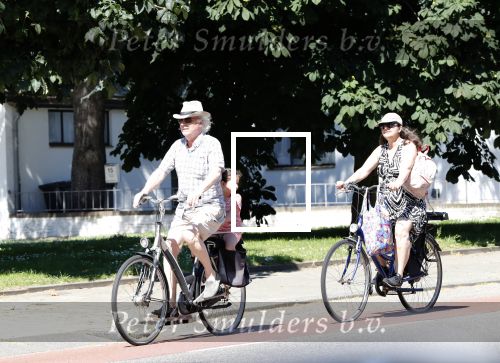 Amsterdam 29 juni 2019
Eddy habbema met vrouw en kleindochter op de fiets.