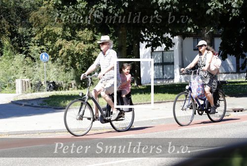 Amsterdam 29 juni 2019
Eddy habbema met vrouw en kleindochter op de fiets.