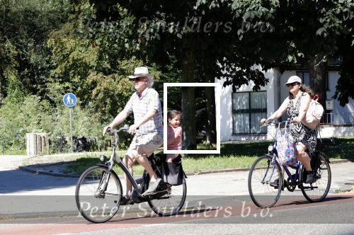 Amsterdam 29 juni 2019
Eddy habbema met vrouw en kleindochter op de fiets.