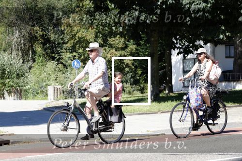 Amsterdam 29 juni 2019
Eddy habbema met vrouw en kleindochter op de fiets.