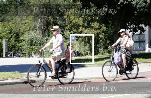 Amsterdam 29 juni 2019
Eddy habbema met vrouw en kleindochter op de fiets.