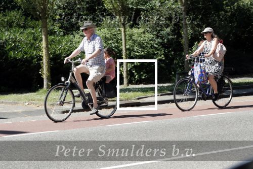 Amsterdam 29 juni 2019
Eddy habbema met vrouw en kleindochter op de fiets.