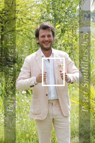Kraggenburg 22 juni 2019
Katja Schuurman en haar kersverse man Freek v Noortwijk zijn getrouwd en posseren uitgebreid voor de pers op landgoed Netl , de wildste tuin.