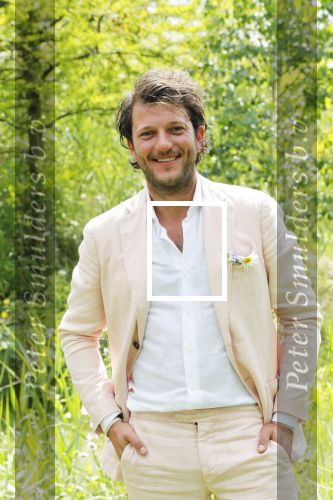 Kraggenburg 22 juni 2019
Katja Schuurman en haar kersverse man Freek v Noortwijk zijn getrouwd en posseren uitgebreid voor de pers op landgoed Netl , de wildste tuin.