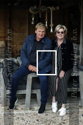 Castricum 13 juni 2019
Henny Huisman wordt geinterviewd door Catherine Keyl bij zijn huis.