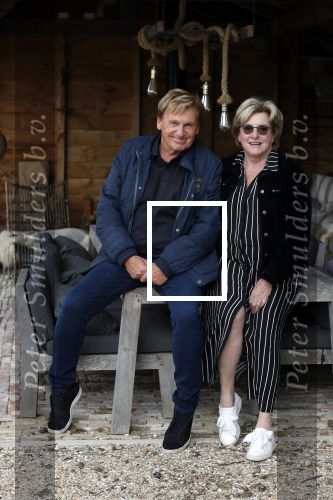 Castricum 13 juni 2019
Henny Huisman wordt geinterviewd door Catherine Keyl bij zijn huis.