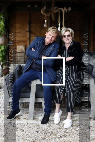 Castricum 13 juni 2019
Henny Huisman wordt geinterviewd door Catherine Keyl bij zijn huis.