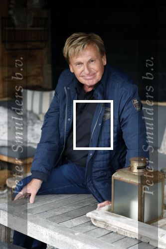 Castricum 13 juni 2019
Henny Huisman wordt geinterviewd door Catherine Keyl bij zijn huis.