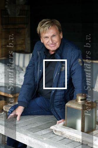 Castricum 13 juni 2019
Henny Huisman wordt geinterviewd door Catherine Keyl bij zijn huis.