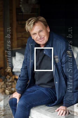 Castricum 13 juni 2019
Henny Huisman wordt geinterviewd door Catherine Keyl bij zijn huis.