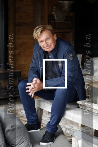 Castricum 13 juni 2019
Henny Huisman wordt geinterviewd door Catherine Keyl bij zijn huis.
