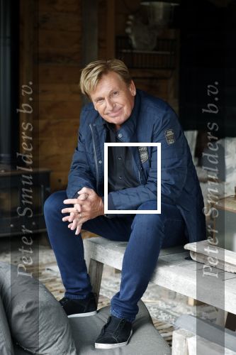Castricum 13 juni 2019
Henny Huisman wordt geinterviewd door Catherine Keyl bij zijn huis.