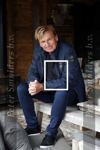 Castricum 13 juni 2019
Henny Huisman wordt geinterviewd door Catherine Keyl bij zijn huis.