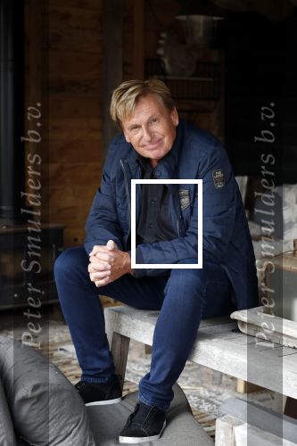 Castricum 13 juni 2019
Henny Huisman wordt geinterviewd door Catherine Keyl bij zijn huis.