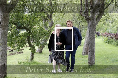 Castricum 13 juni 2019
Henny Huisman wordt geinterviewd door Catherine Keyl bij zijn huis.