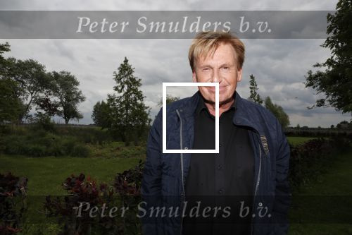 Castricum 13 juni 2019
Henny Huisman wordt geinterviewd door Catherine Keyl bij zijn huis.