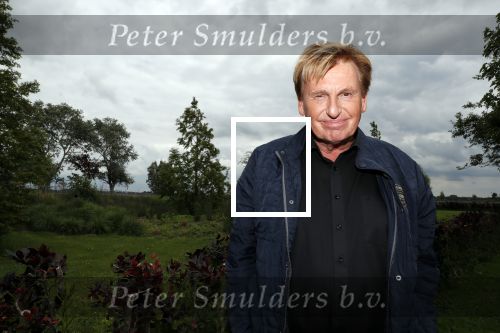 Castricum 13 juni 2019
Henny Huisman wordt geinterviewd door Catherine Keyl bij zijn huis.
