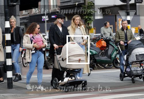 Amsterdam 15 jnui 2019
Jasper Krabbe met zijn vriendin Annemarieke v Drimmelen achter kinderwagen met daarin hun zoon June Lee Rosi.