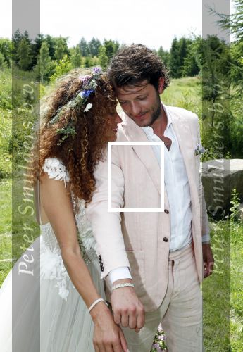 Kraggenburg 22 juni 2019
Katja Schuurman en haar kersverse man Freek v Noortwijk zijn getrouwd en posseren uitgebreid voor de pers op landgoed Netl , de wildste tuin.