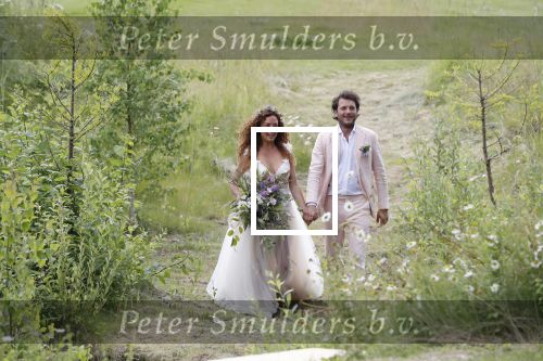 Kraggenburg 22 juni 2019
Katja Schuurman en haar kersverse man Freek v Noortwijk zijn getrouwd en posseren uitgebreid voor de pers op landgoed Netl , de wildste tuin.