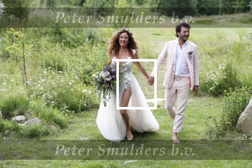 Kraggenburg 22 juni 2019
Katja Schuurman en haar kersverse man Freek v Noortwijk zijn getrouwd en posseren uitgebreid voor de pers op landgoed Netl , de wildste tuin.