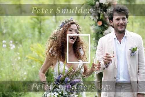 Kraggenburg 22 juni 2019
Katja Schuurman en haar kersverse man Freek v Noortwijk zijn getrouwd en posseren uitgebreid voor de pers op landgoed Netl , de wildste tuin.