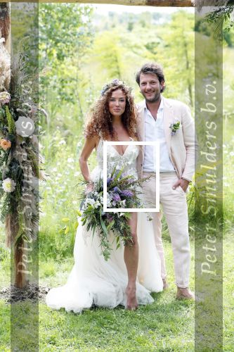 Kraggenburg 22 juni 2019
Katja Schuurman en haar kersverse man Freek v Noortwijk zijn getrouwd en posseren uitgebreid voor de pers op landgoed Netl , de wildste tuin.
