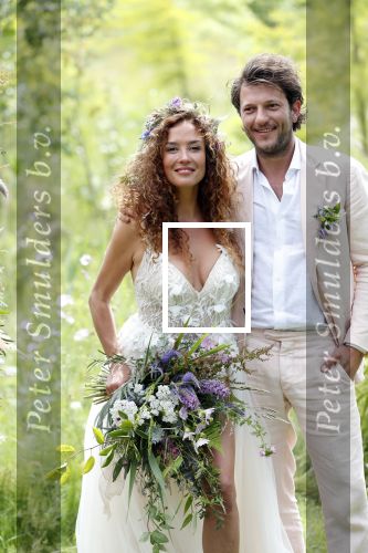 Kraggenburg 22 juni 2019
Katja Schuurman en haar kersverse man Freek v Noortwijk zijn getrouwd en posseren uitgebreid voor de pers op landgoed Netl , de wildste tuin.