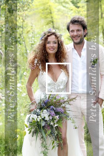Kraggenburg 22 juni 2019
Katja Schuurman en haar kersverse man Freek v Noortwijk zijn getrouwd en posseren uitgebreid voor de pers op landgoed Netl , de wildste tuin.