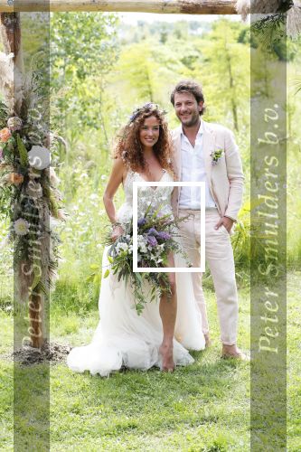 Kraggenburg 22 juni 2019
Katja Schuurman en haar kersverse man Freek v Noortwijk zijn getrouwd en posseren uitgebreid voor de pers op landgoed Netl , de wildste tuin.