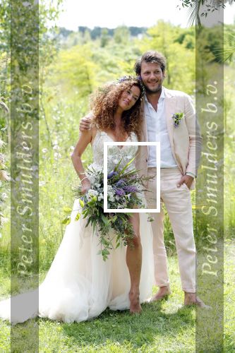 Kraggenburg 22 juni 2019
Katja Schuurman en haar kersverse man Freek v Noortwijk zijn getrouwd en posseren uitgebreid voor de pers op landgoed Netl , de wildste tuin.