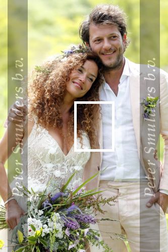 Kraggenburg 22 juni 2019
Katja Schuurman en haar kersverse man Freek v Noortwijk zijn getrouwd en posseren uitgebreid voor de pers op landgoed Netl , de wildste tuin.