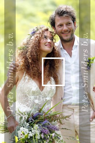 Kraggenburg 22 juni 2019
Katja Schuurman en haar kersverse man Freek v Noortwijk zijn getrouwd en posseren uitgebreid voor de pers op landgoed Netl , de wildste tuin.